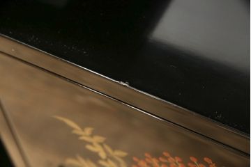 和製ビンテージ　凝ったつくりの取っ手が目を引く蒔絵風飾り棚(茶棚、戸棚、茶箪笥、ヴィンテージ)(R-054370)