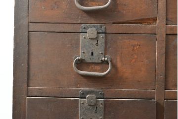 和製アンティーク　ヒノキ材　小振りなサイズが丁度いい帳場箪笥(引き出し、和タンス、収納箪笥、チェスト)(R-054380)