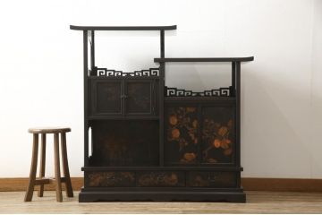 大正時代アンティーク　立派な蒔絵入り　味のある佇まいが魅力的な飾り棚(茶棚、茶箪笥、戸棚)(R-054392)