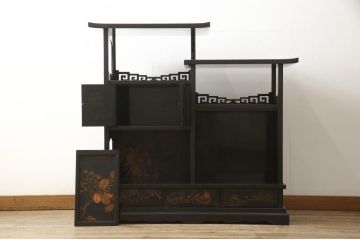 大正時代アンティーク　立派な蒔絵入り　味のある佇まいが魅力的な飾り棚(茶棚、茶箪笥、戸棚)(R-054392)
