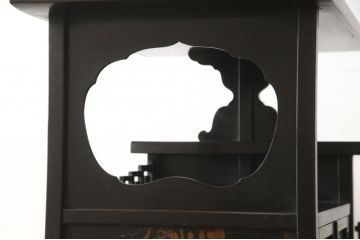 大正時代アンティーク　立派な蒔絵入り　味のある佇まいが魅力的な飾り棚(茶棚、茶箪笥、戸棚)(R-054392)