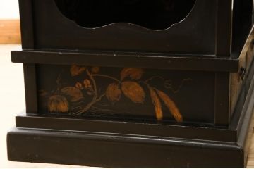 大正時代アンティーク　立派な蒔絵入り　味のある佇まいが魅力的な飾り棚(茶棚、茶箪笥、戸棚)(R-054392)