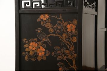 大正時代アンティーク　立派な蒔絵入り　味のある佇まいが魅力的な飾り棚(茶棚、茶箪笥、戸棚)(R-054392)
