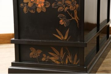 大正時代アンティーク　立派な蒔絵入り　味のある佇まいが魅力的な飾り棚(茶棚、茶箪笥、戸棚)(R-054392)