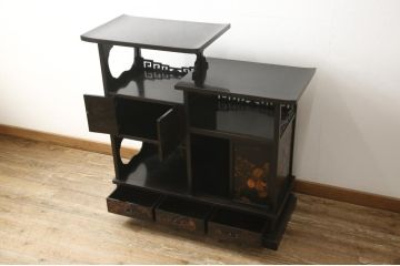 大正時代アンティーク　立派な蒔絵入り　味のある佇まいが魅力的な飾り棚(茶棚、茶箪笥、戸棚)(R-054392)