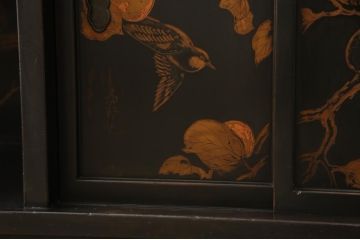 大正時代アンティーク　立派な蒔絵入り　味のある佇まいが魅力的な飾り棚(茶棚、茶箪笥、戸棚)(R-054392)