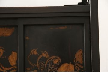 大正時代アンティーク　立派な蒔絵入り　味のある佇まいが魅力的な飾り棚(茶棚、茶箪笥、戸棚)(R-054392)