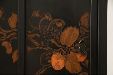 大正時代アンティーク　立派な蒔絵入り　味のある佇まいが魅力的な飾り棚(茶棚、茶箪笥、戸棚)(R-054392)