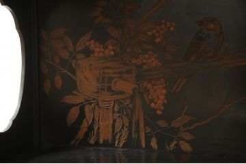 大正時代アンティーク　立派な蒔絵入り　味のある佇まいが魅力的な飾り棚(茶棚、茶箪笥、戸棚)(R-054392)
