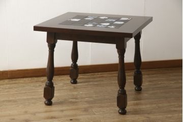中古　美品　松本民芸家具　特注　ユニークな絵柄のタイルがかわいらしいタイルトップダイニングテーブル(2人掛け、作業台)(R-054401)