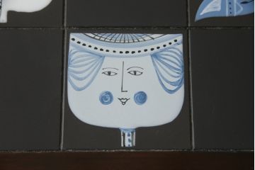 中古　美品　松本民芸家具　特注　ユニークな絵柄のタイルがかわいらしいタイルトップダイニングテーブル(2人掛け、作業台)(R-054401)