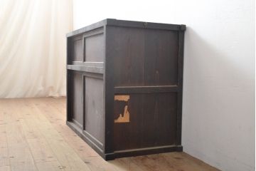 和製アンティーク　前面栗材・ケヤキ材(欅)　長い歴史の趣が刻まれた関東水屋箪笥・上段(時代箪笥、収納棚、戸棚、キャビネット、食器棚、リビングボード、サイドボード)(R-054403)