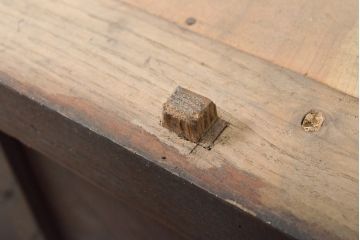 和製アンティーク　前面栗材・ケヤキ材(欅)　長い歴史の趣が刻まれた関東水屋箪笥・下段(時代箪笥、収納箪笥、収納棚、戸棚、キャビネット、食器棚、リビングボード、サイドボード)(R-054404)