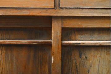 和製アンティーク　ヒノキ材(檜)　レトロな佇まいが昔懐かしい下駄箱(収納棚、戸棚、キャビネット、サイドボード)(R-054405)