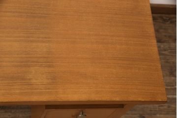 和製ビンテージ　チーク材　直線的なデザインが格好良いニーホールデスク(両袖机、在宅ワーク、在宅用ワークデスク、オフィスデスク、ヴィンテージ)(R-054410)