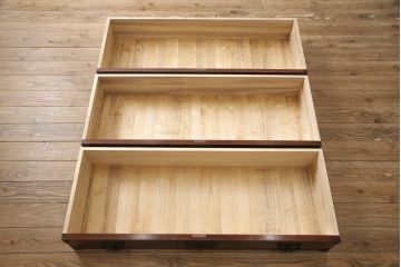 中古　美品　伝統民芸家具　岩谷堂箪笥　天板リメイク　力強い木目で和の趣あふれるサイドボード(ローチェスト、引き出し、リビングボード、衣装箪笥)(R-054416)