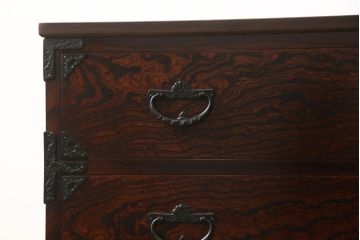 中古　美品　伝統民芸家具　岩谷堂箪笥　天板リメイク　力強い木目で和の趣あふれるサイドボード(ローチェスト、引き出し、リビングボード、衣装箪笥)(R-054416)