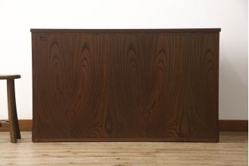 中古　美品　伝統民芸家具　岩谷堂箪笥　天板リメイク　力強い木目で和の趣あふれるサイドボード(ローチェスト、引き出し、リビングボード、衣装箪笥)(R-054416)