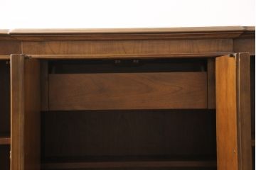 中古　美品　DREXEL HERITAGE(ドレクセルヘリテイジ)　品のある佇まいが美しいサイドボード(収納棚、戸棚、キャビネット)(R-054418)