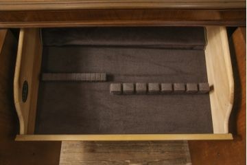 中古　美品　DREXEL HERITAGE(ドレクセルヘリテイジ)　品のある佇まいが美しいサイドボード(収納棚、戸棚、キャビネット)(R-054418)