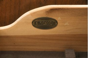 中古　美品　DREXEL HERITAGE(ドレクセルヘリテイジ)　品のある佇まいが美しいサイドボード(収納棚、戸棚、キャビネット)(R-054418)