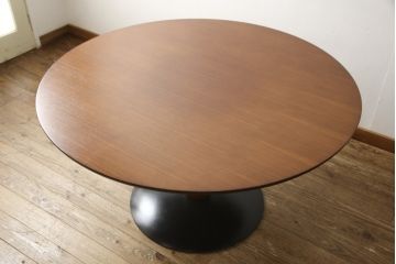 中古　美品　arflex(アルフレックス)　ステーションチェントロ(STATION CENTRO)　シンプルで洗練された佇まいのダイニングテーブル(定価約45万円)(ラウンドテーブル、丸テーブル)(R-054420)