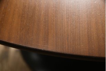 中古　美品　arflex(アルフレックス)　ステーションチェントロ(STATION CENTRO)　シンプルで洗練された佇まいのダイニングテーブル(定価約45万円)(ラウンドテーブル、丸テーブル)(R-054420)