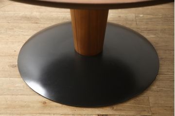 中古　美品　arflex(アルフレックス)　ステーションチェントロ(STATION CENTRO)　シンプルで洗練された佇まいのダイニングテーブル(定価約45万円)(ラウンドテーブル、丸テーブル)(R-054420)