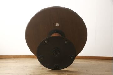 中古　美品　arflex(アルフレックス)　ステーションチェントロ(STATION CENTRO)　シンプルで洗練された佇まいのダイニングテーブル(定価約45万円)(ラウンドテーブル、丸テーブル)(R-054420)