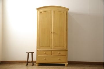 中古　アメリカ　ETHAN ALLEN(イーセンアーレン)　ナチュラルな色合いとフォルムがかわいらしいワードローブ(洋服タンス、収納棚)(R-054421)