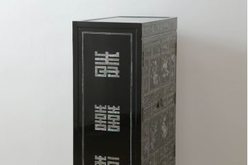 中古　韓国民芸家具　隅々まで施された螺鈿細工が華やかな収納棚(定価約85万円)(戸棚、キャビネット)(R-054422)