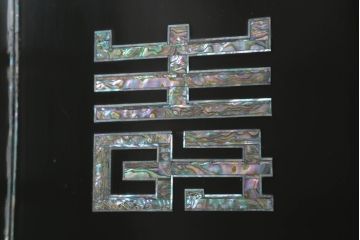 中古　韓国民芸家具　隅々まで施された螺鈿細工が華やかな収納棚(定価約85万円)(戸棚、キャビネット)(R-054422)