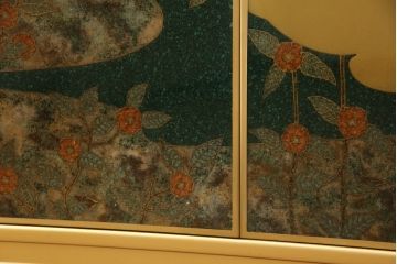 中古　最高級品　宝石象嵌工芸品　光泉　光雲　蒔絵　圧巻!色とりどりの輝きを放つ宝石が空間を華やかに彩る整理タンス(着物箪笥、引き出し、チェスト、収納箪笥)(R-054423)