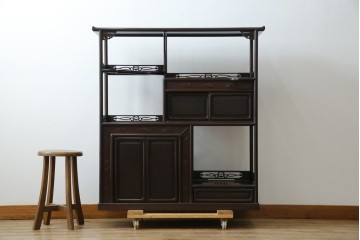 和製アンティーク　上手物!　漆塗り　指物　紫檀(シタン)材　細やかな透かし彫りが目を引く飾り棚　(R-054424)