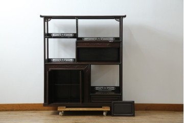 和製アンティーク　上手物!　漆塗り　指物　紫檀(シタン)材　細やかな透かし彫りが目を引く飾り棚　(R-054424)