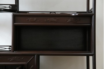 和製アンティーク　上手物!　漆塗り　指物　紫檀(シタン)材　細やかな透かし彫りが目を引く飾り棚　(R-054424)