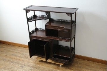 和製アンティーク　上手物!　漆塗り　指物　紫檀(シタン)材　細やかな透かし彫りが目を引く飾り棚　(R-054424)