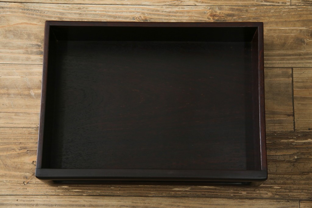 和製アンティーク　上手物!　漆塗り　指物　紫檀(シタン)材　細やかな透かし彫りが目を引く飾り棚　(R-054424)