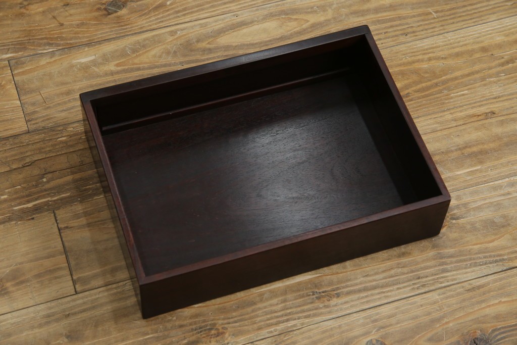 和製アンティーク　上手物!　漆塗り　指物　紫檀(シタン)材　細やかな透かし彫りが目を引く飾り棚　(R-054424)