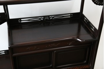 和製アンティーク　上手物!　漆塗り　指物　紫檀(シタン)材　細やかな透かし彫りが目を引く飾り棚　(R-054424)