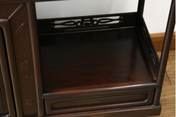 和製アンティーク　上手物!　漆塗り　指物　紫檀(シタン)材　細やかな透かし彫りが目を引く飾り棚　(R-054424)