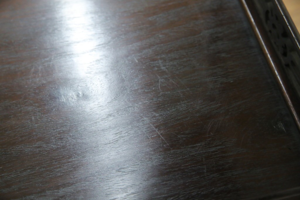 和製アンティーク　上手物!　漆塗り　指物　紫檀(シタン)材　細やかな透かし彫りが目を引く飾り棚　(R-054424)