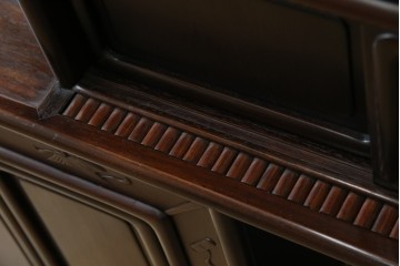 和製アンティーク　上手物!　漆塗り　指物　紫檀(シタン)材　細やかな透かし彫りが目を引く飾り棚　(R-054424)