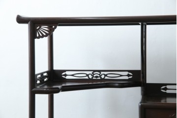 和製アンティーク　上手物!　漆塗り　指物　紫檀(シタン)材　細やかな透かし彫りが目を引く飾り棚　(R-054424)