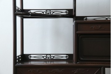 和製アンティーク　上手物!　漆塗り　指物　紫檀(シタン)材　細やかな透かし彫りが目を引く飾り棚　(R-054424)