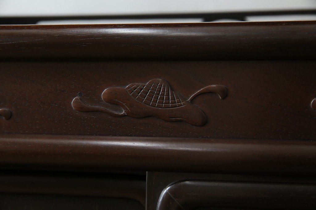 和製アンティーク　上手物!　漆塗り　指物　紫檀(シタン)材　細やかな透かし彫りが目を引く飾り棚　(R-054424)