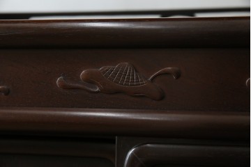 和製アンティーク　上手物!　漆塗り　指物　紫檀(シタン)材　細やかな透かし彫りが目を引く飾り棚　(R-054424)