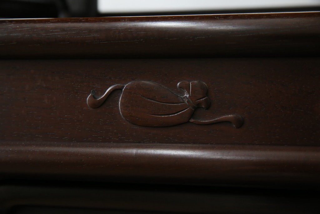 和製アンティーク　上手物!　漆塗り　指物　紫檀(シタン)材　細やかな透かし彫りが目を引く飾り棚　(R-054424)