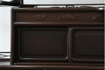 和製アンティーク　上手物!　漆塗り　指物　紫檀(シタン)材　細やかな透かし彫りが目を引く飾り棚　(R-054424)