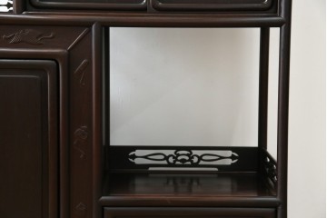 和製アンティーク　上手物!　漆塗り　指物　紫檀(シタン)材　細やかな透かし彫りが目を引く飾り棚　(R-054424)